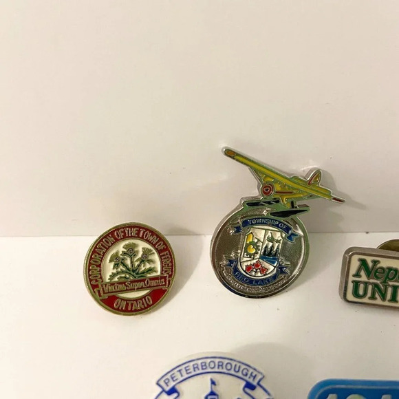 Vintage Lot of 7 Canadian Pins Red Lake Golden North Battleford Fergus - Picture 5 of 8